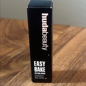 HUDA BEAUTY Easy Bake Setting Spray